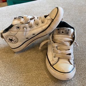 Boys converse